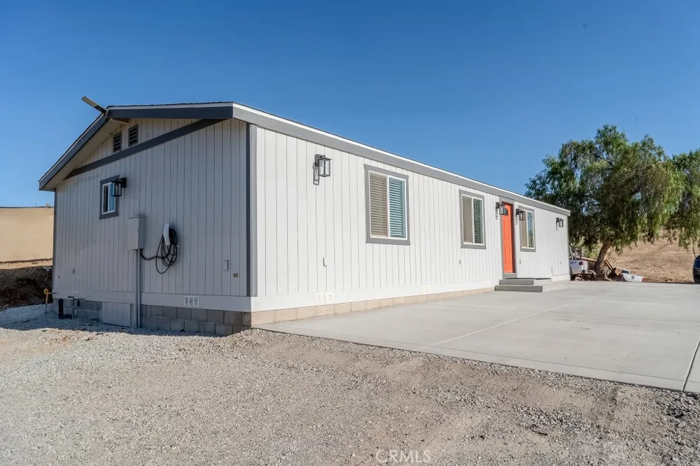 22793 Betty Perris, CA 92570
