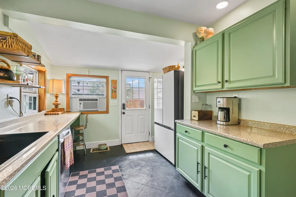 318 Capstan Avenue Beachwood, NJ 08722