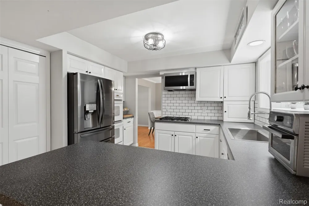30954 Oak Valley Drive Farmington Hills City, MI 48331