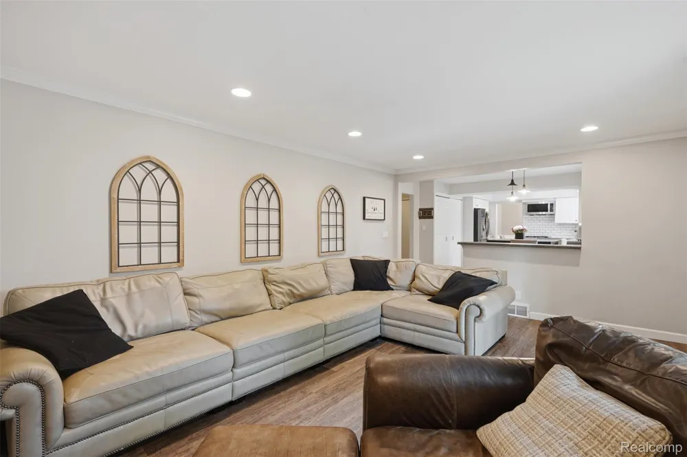 30954 Oak Valley Drive Farmington Hills City, MI 48331