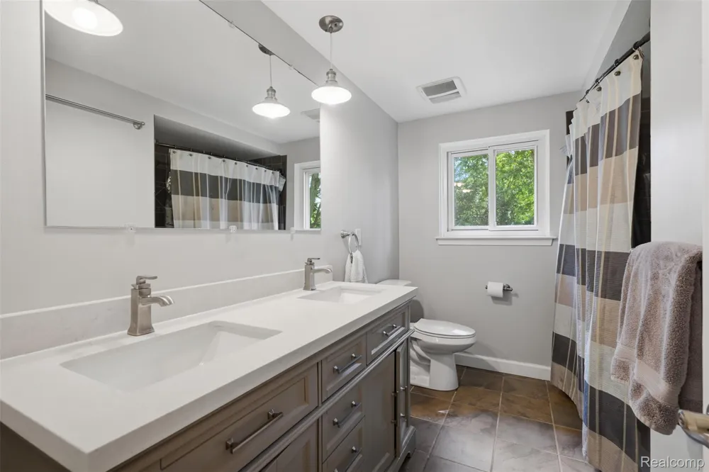 30954 Oak Valley Drive Farmington Hills City, MI 48331