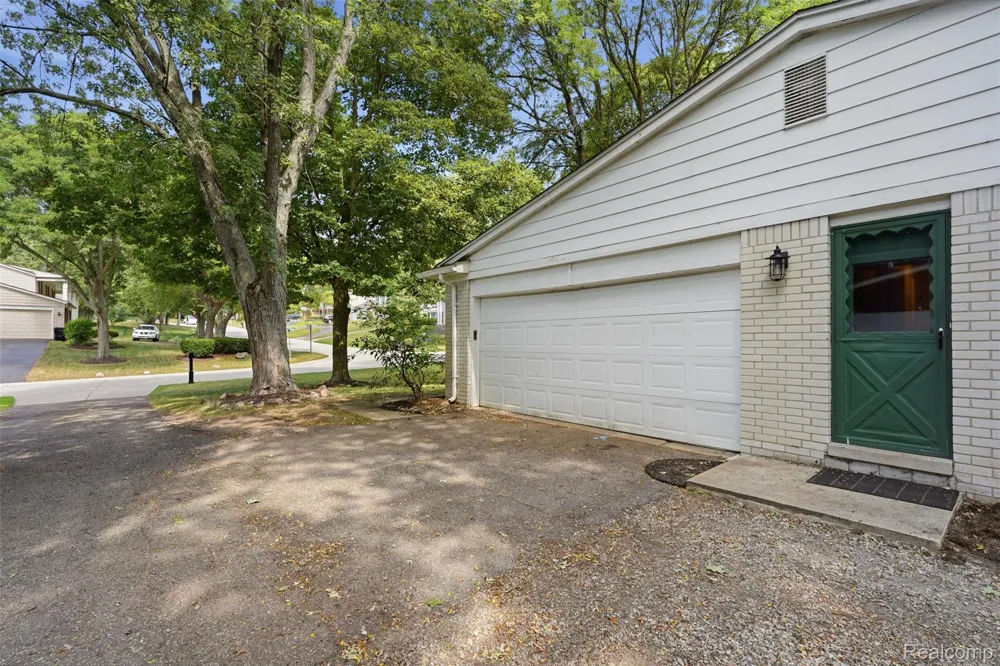 30954 Oak Valley Drive Farmington Hills City, MI 48331