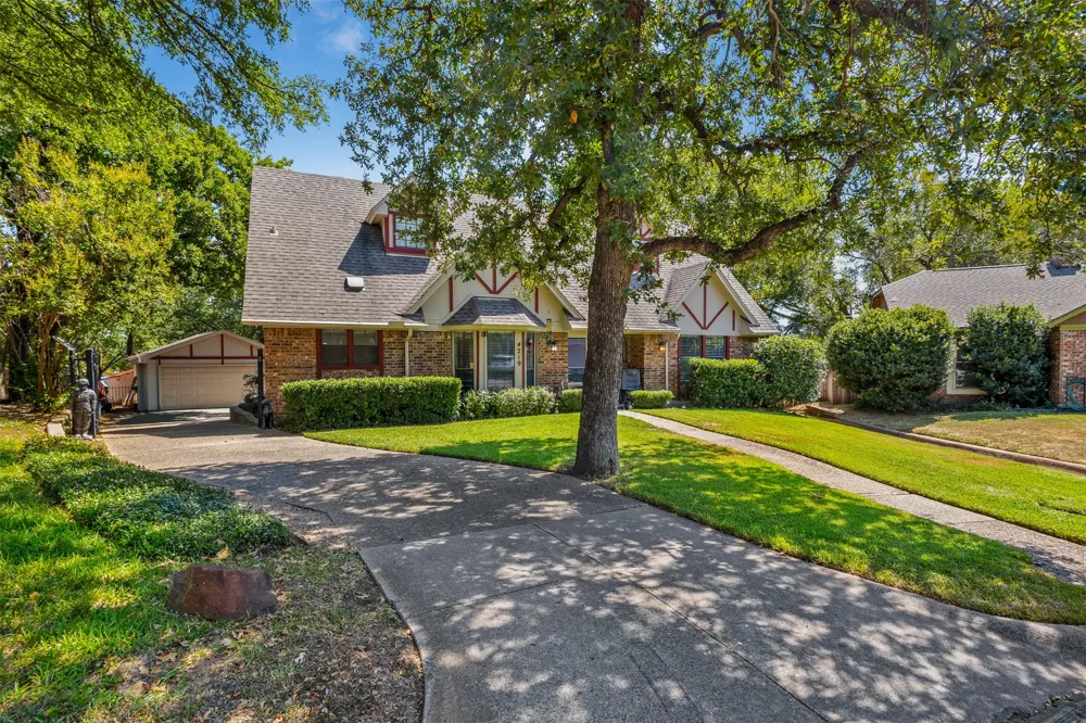 4219 Pleasant Oaks Court Arlington, TX 76016