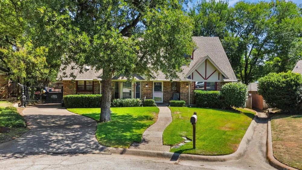 4219 Pleasant Oaks Court Arlington, TX 76016