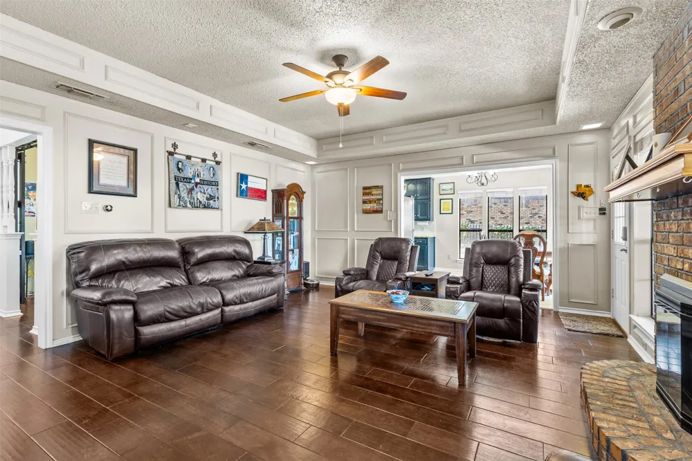 4219 Pleasant Oaks Court Arlington, TX 76016