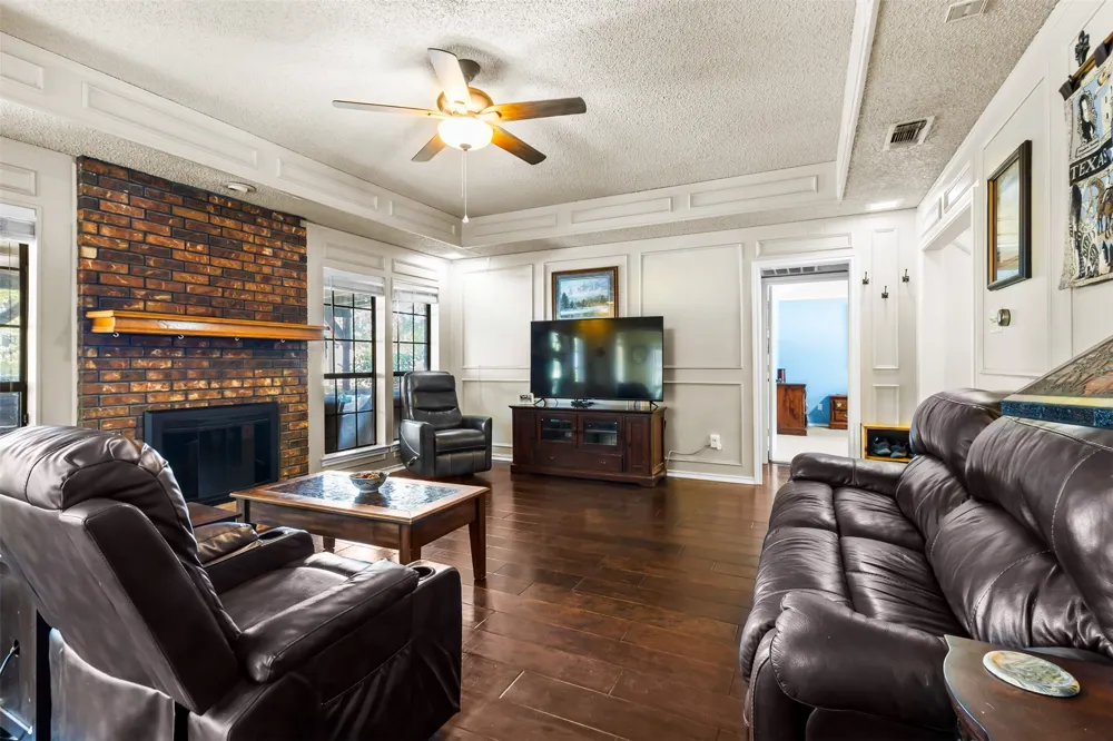 4219 Pleasant Oaks Court Arlington, TX 76016