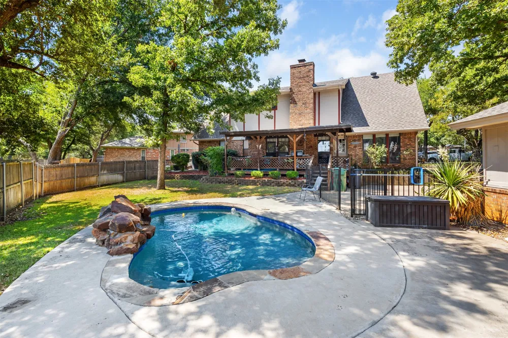 4219 Pleasant Oaks Court Arlington, TX 76016