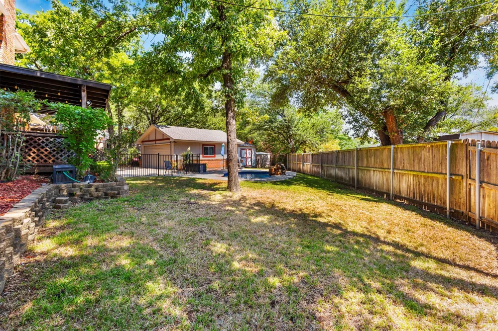4219 Pleasant Oaks Court Arlington, TX 76016