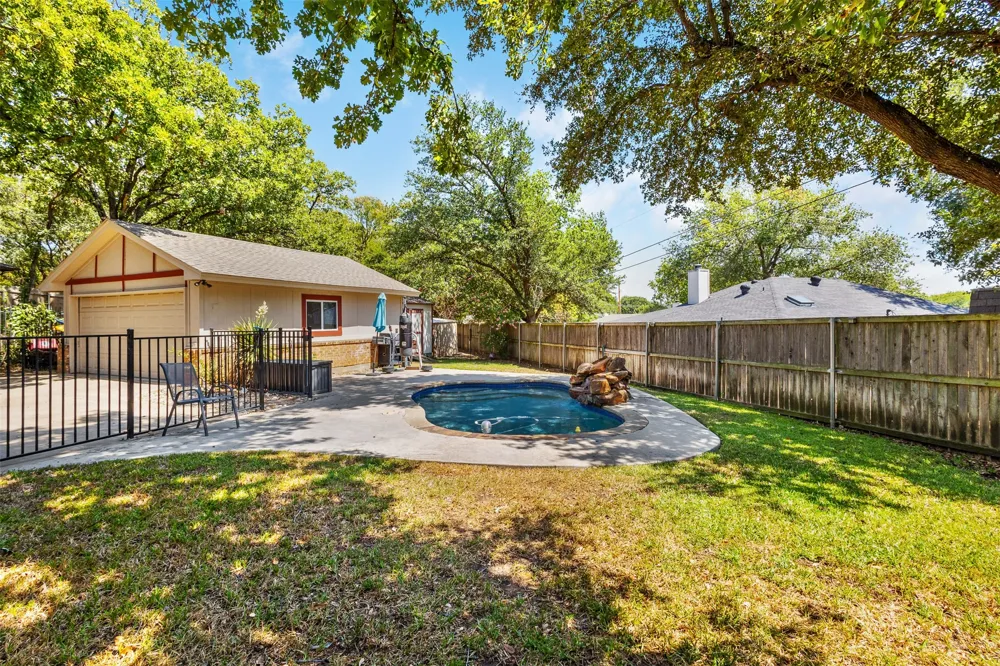 4219 Pleasant Oaks Court Arlington, TX 76016