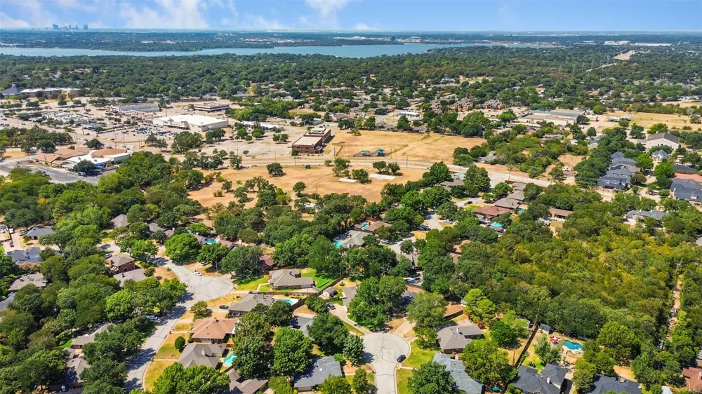 4219 Pleasant Oaks Court Arlington, TX 76016