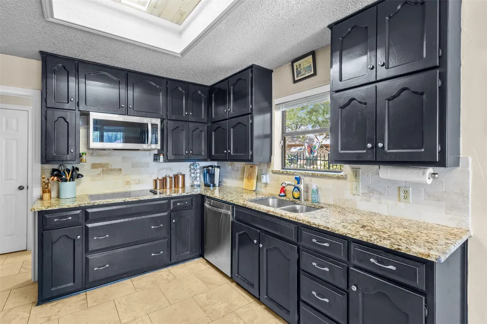 4219 Pleasant Oaks Court Arlington, TX 76016