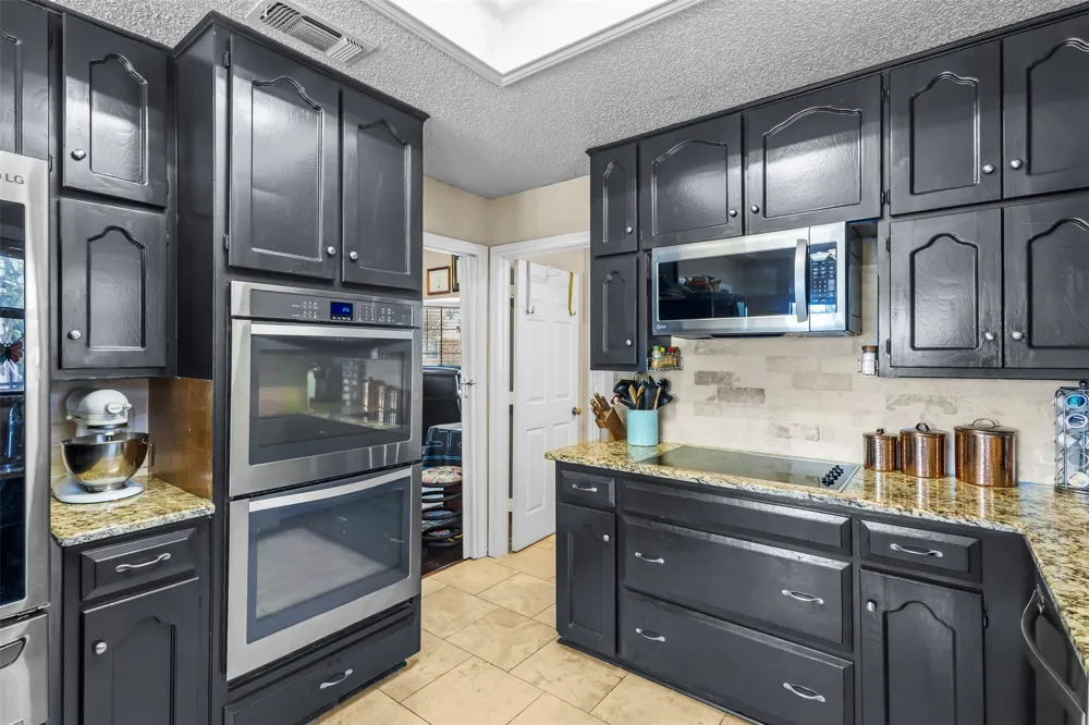 4219 Pleasant Oaks Court Arlington, TX 76016