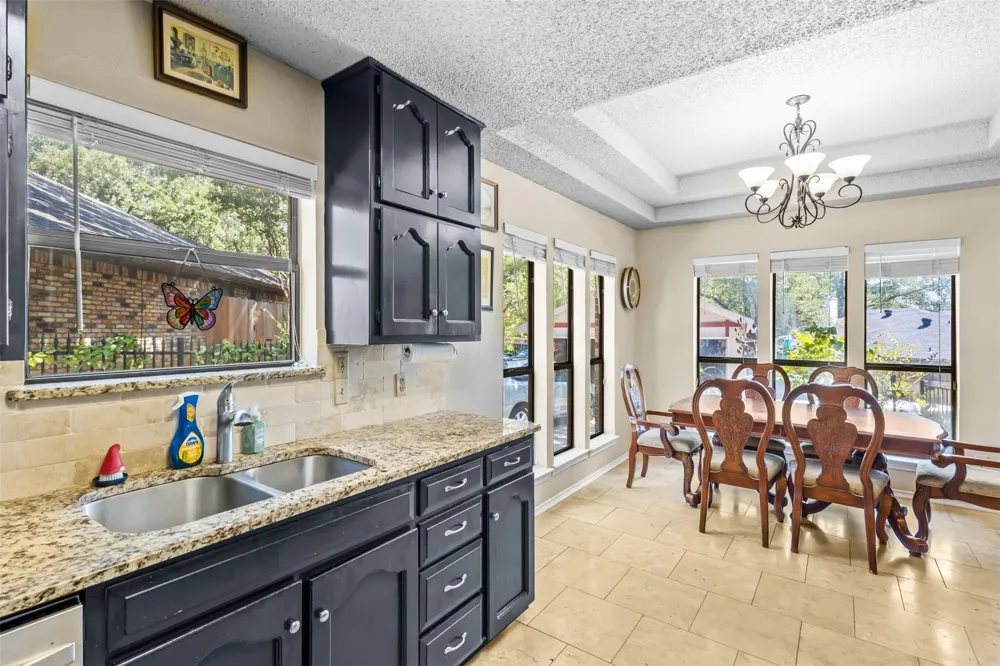4219 Pleasant Oaks Court Arlington, TX 76016