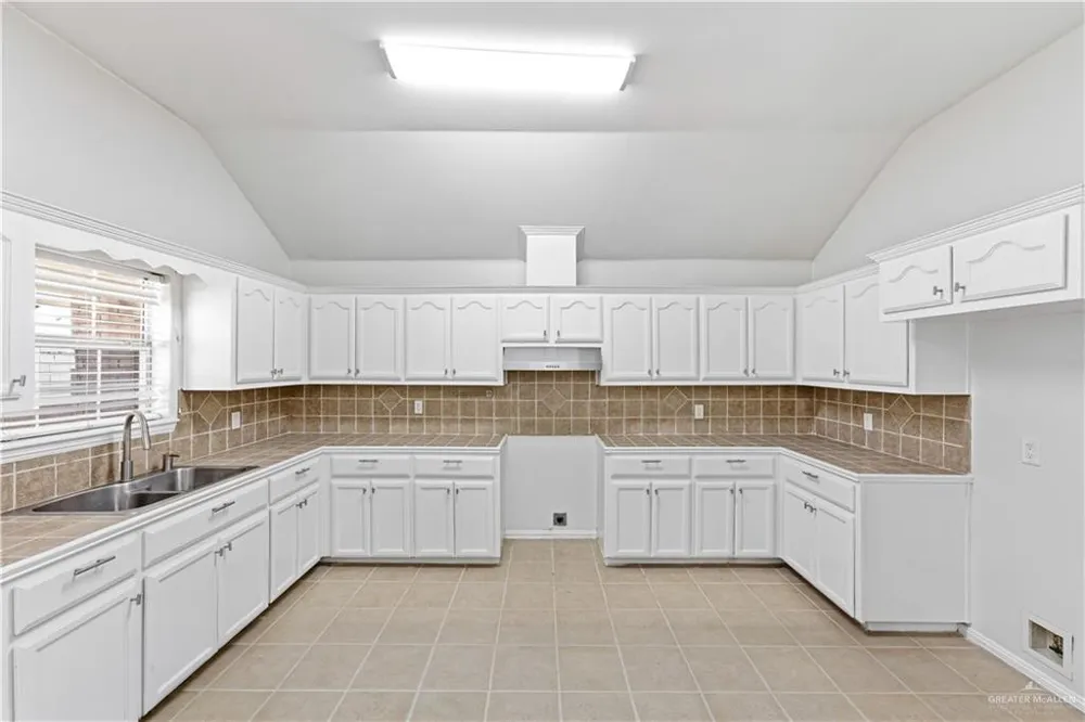 1005 W Praline Drive Pharr, TX 78577