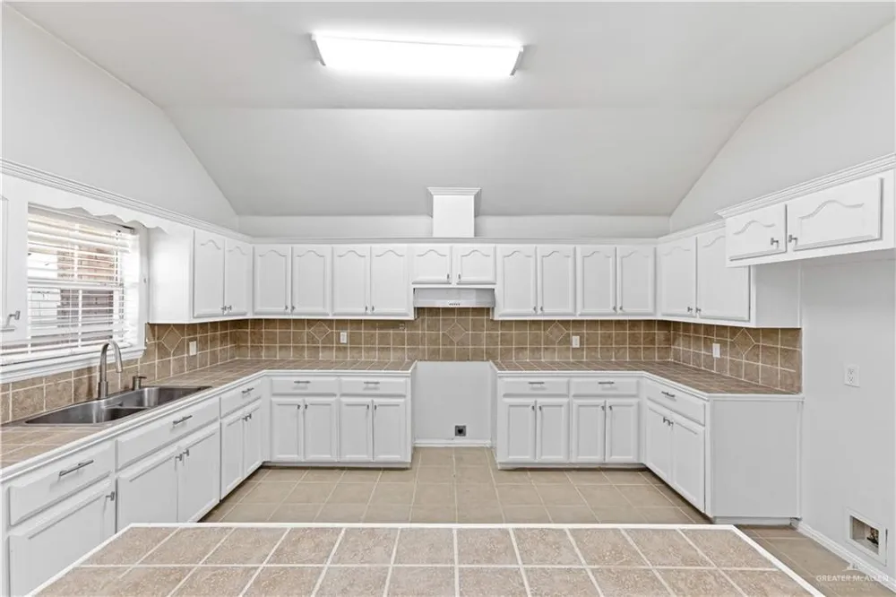 1005 W Praline Drive Pharr, TX 78577