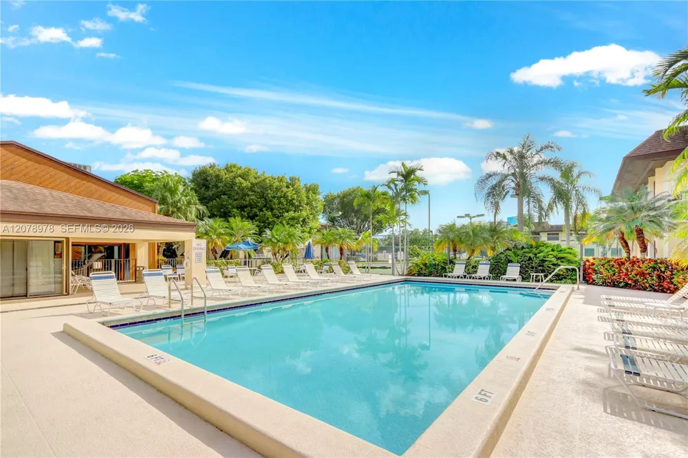 7975 SW 86th St #206 Miami, FL 33143