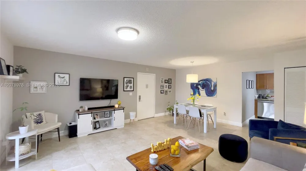 7975 SW 86th St #206 Miami, FL 33143