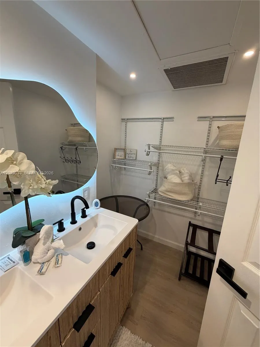 4001 S Ocean Dr #11J Hollywood, FL 33019