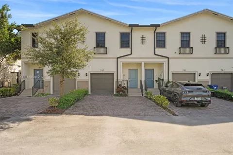 757 SW 11th St