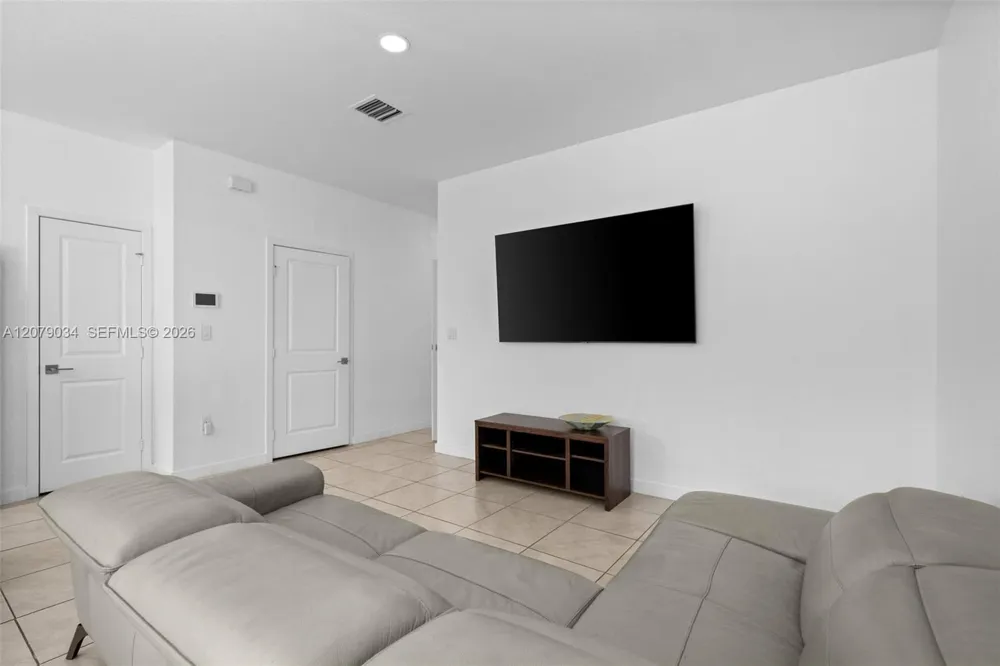 757 SW 11th St Florida City, FL 33034