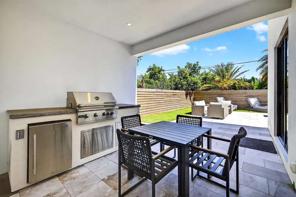 1807 NE 18TH STREET Fort Lauderdale, FL 33305