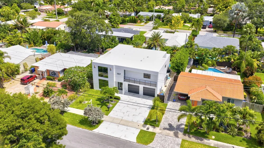 1807 NE 18TH STREET Fort Lauderdale, FL 33305