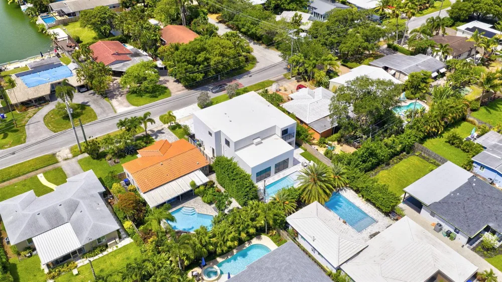1807 NE 18TH STREET Fort Lauderdale, FL 33305