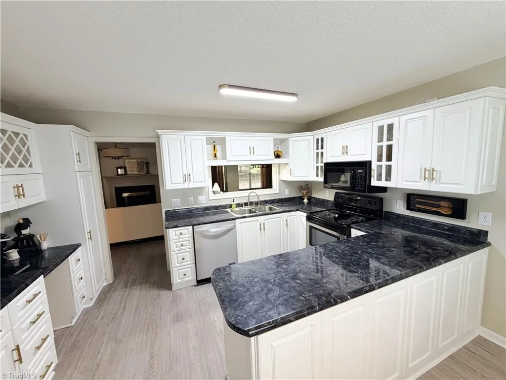 313 Quarterpath Lane Jamestown, NC 27282