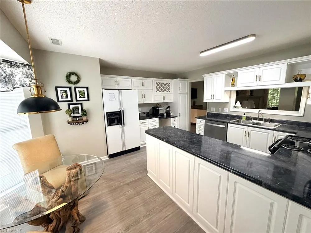 313 Quarterpath Lane Jamestown, NC 27282