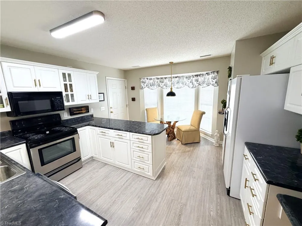 313 Quarterpath Lane Jamestown, NC 27282