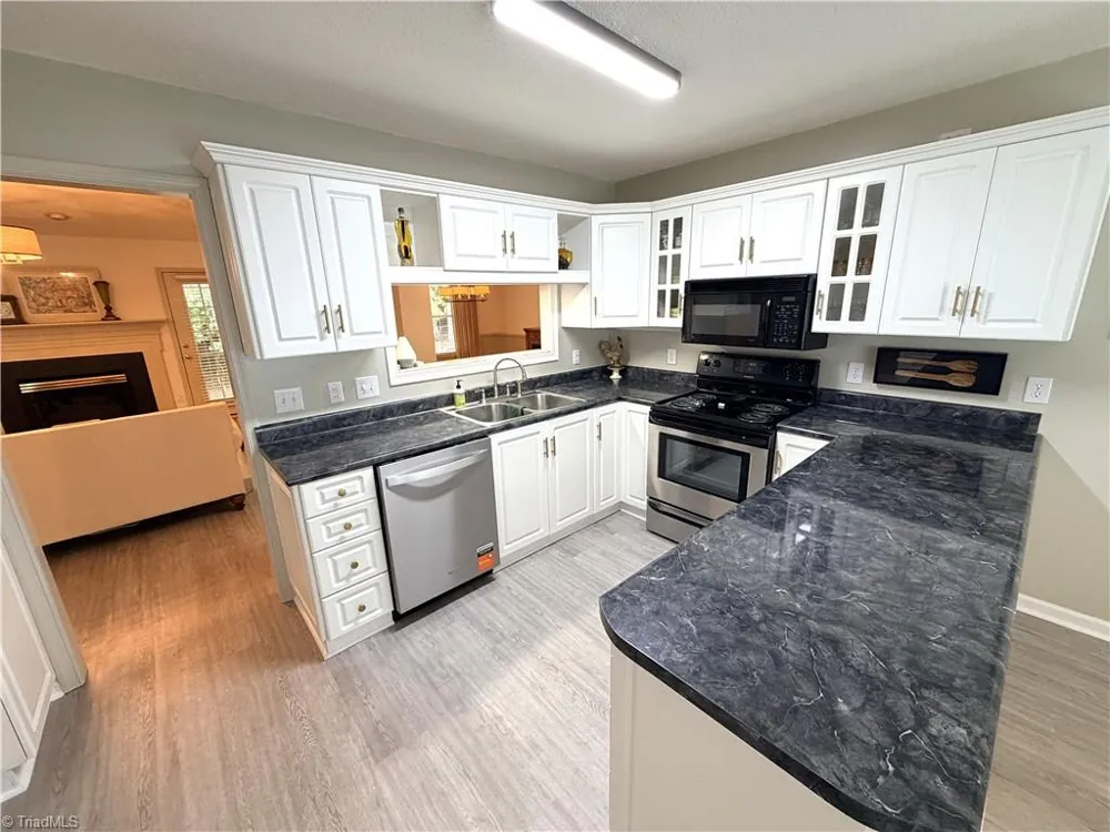 313 Quarterpath Lane Jamestown, NC 27282