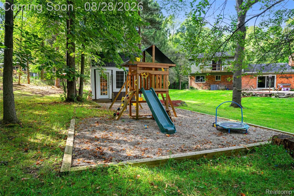 11060 Clark Road Springfield Charter Township, MI 48350