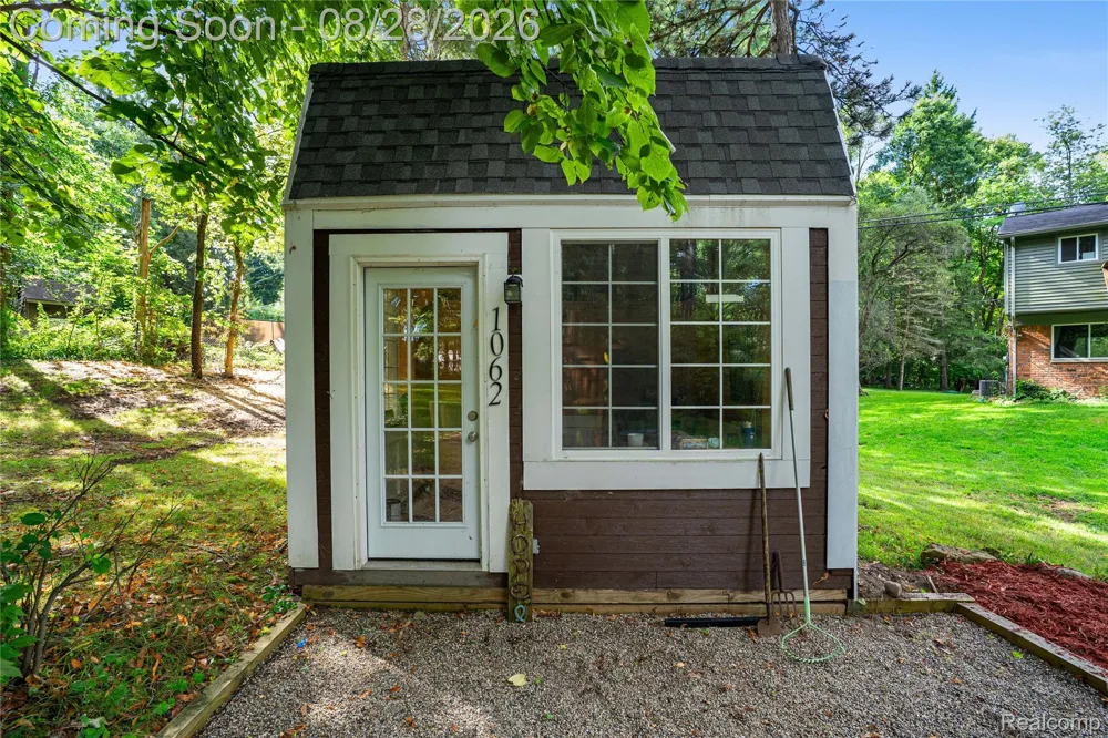 11060 Clark Road Springfield Charter Township, MI 48350