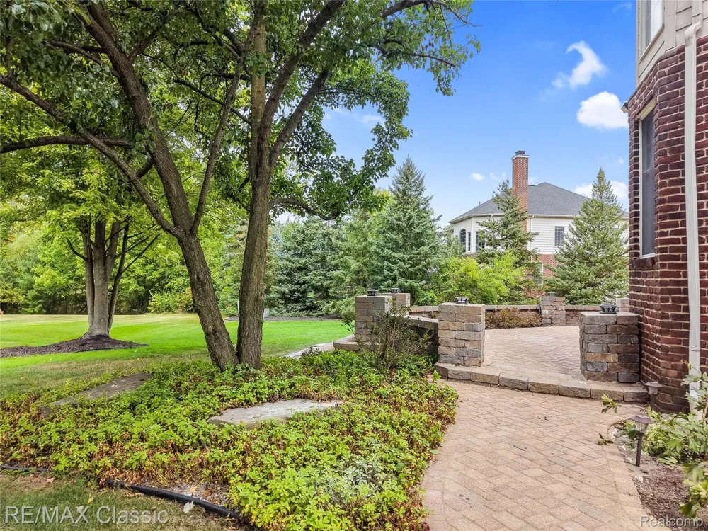 49899 Leyland Circle Novi City, MI 48374