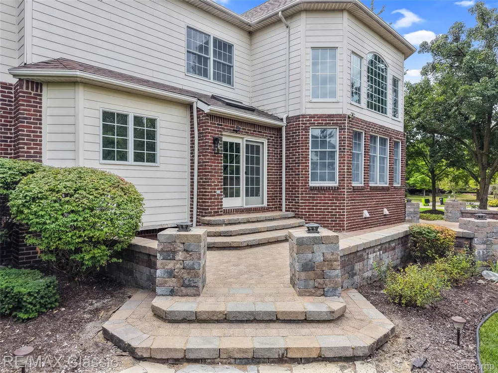 49899 Leyland Circle Novi City, MI 48374