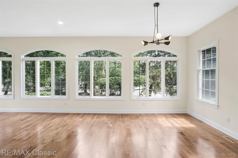 49899 Leyland Circle Novi City, MI 48374