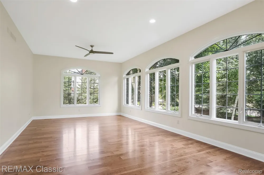 49899 Leyland Circle Novi City, MI 48374