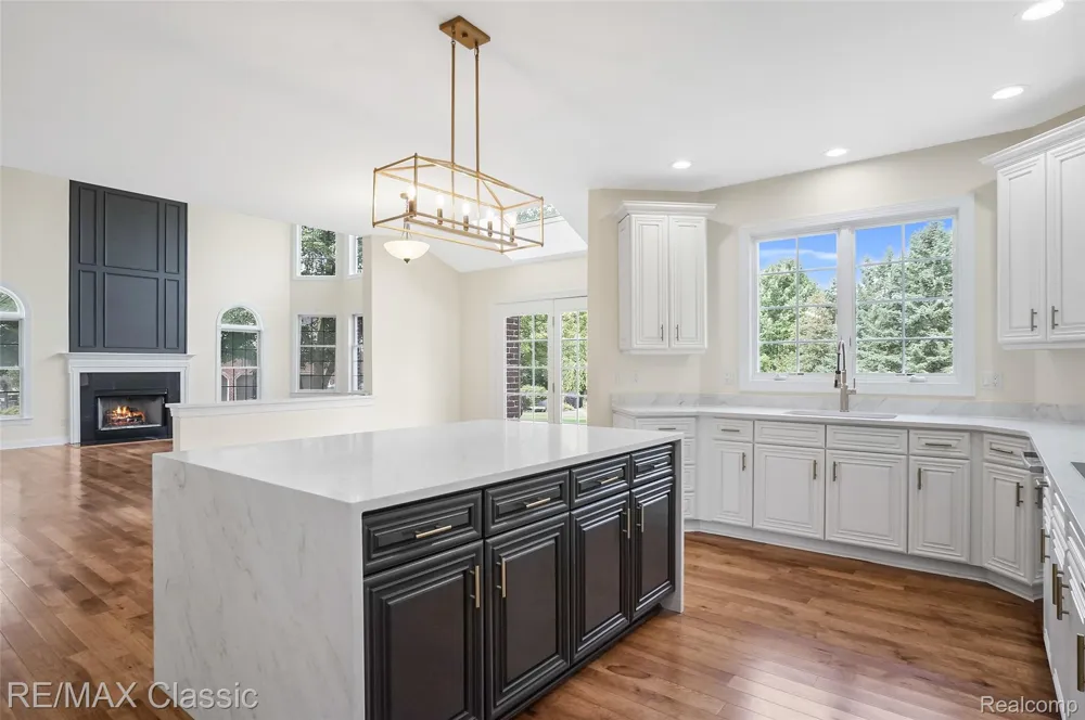 49899 Leyland Circle Novi City, MI 48374