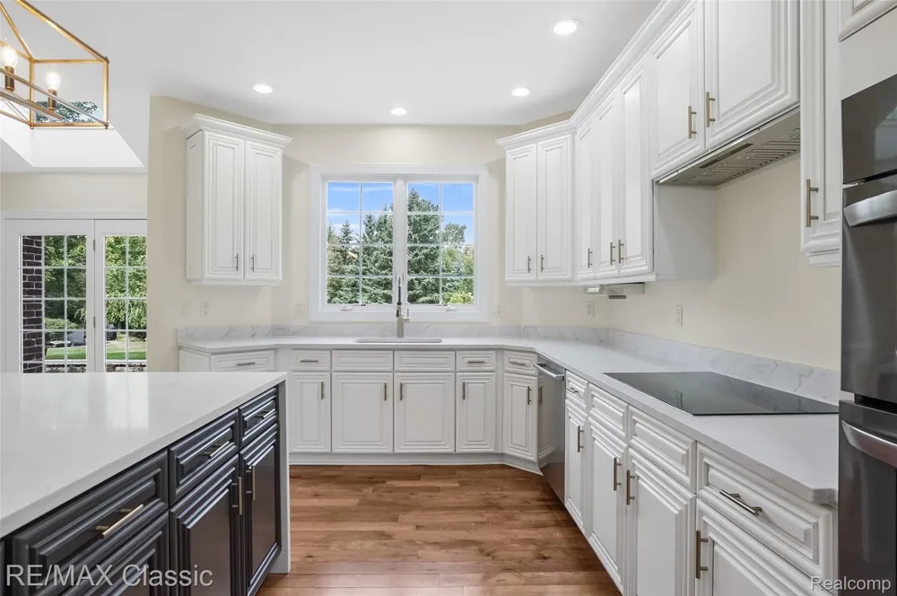 49899 Leyland Circle Novi City, MI 48374