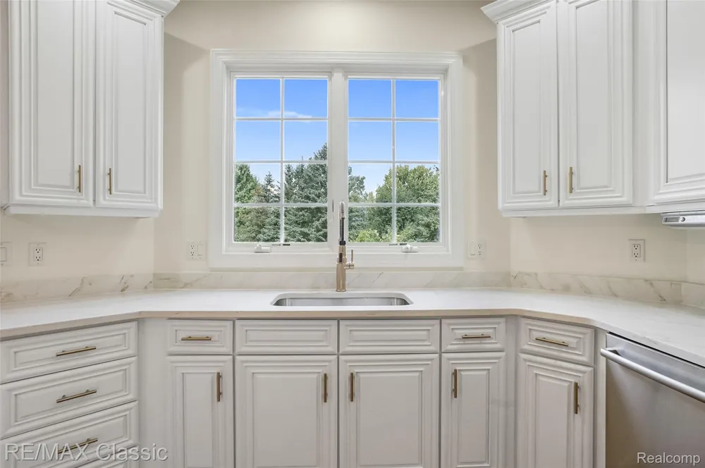 49899 Leyland Circle Novi City, MI 48374
