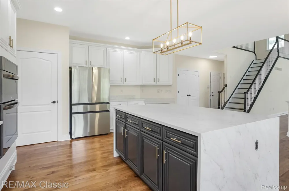 49899 Leyland Circle Novi City, MI 48374