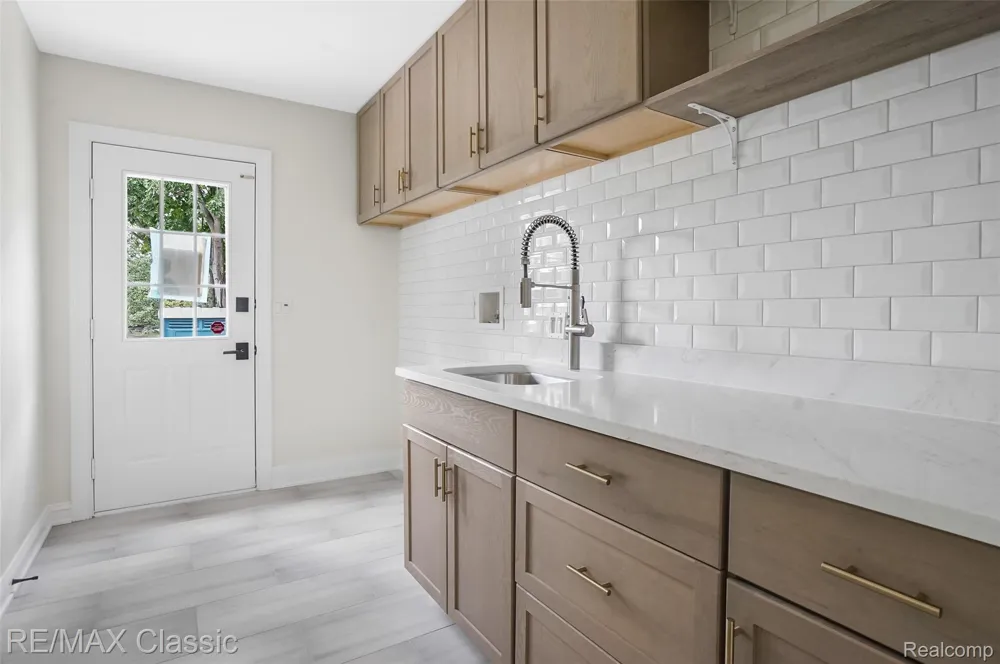 49899 Leyland Circle Novi City, MI 48374