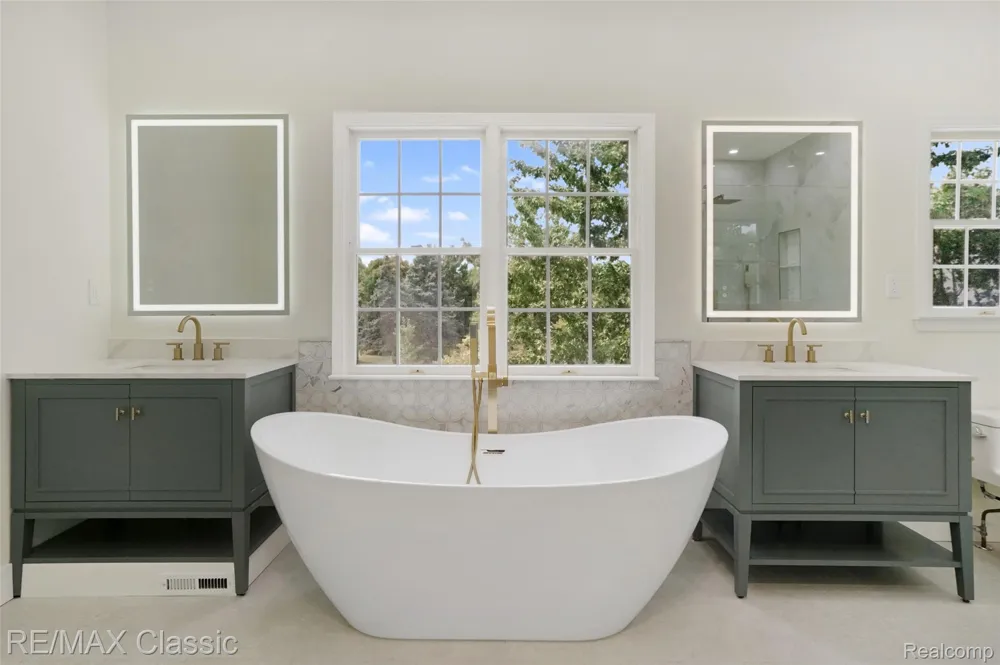 49899 Leyland Circle Novi City, MI 48374