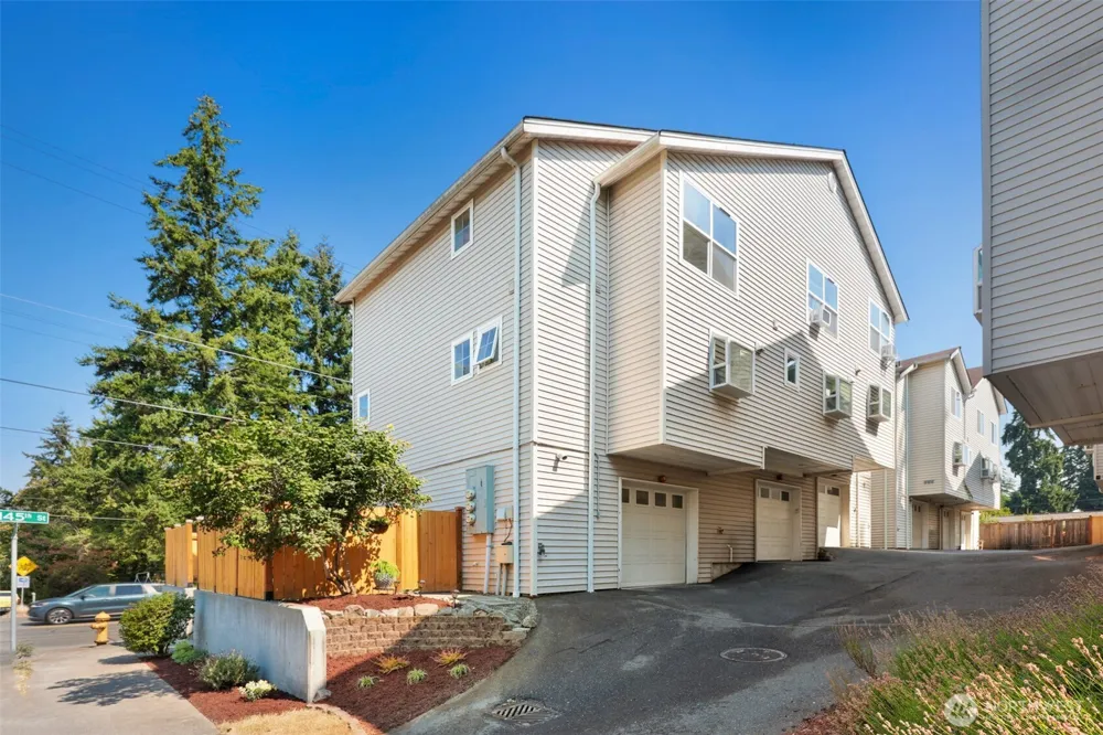 14360 Stone Avenue Seattle, WA 98133