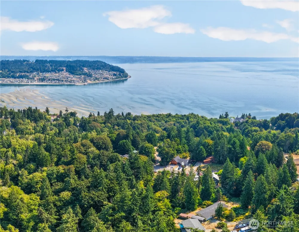 8103 Hawaii Lane Clinton, WA 98236