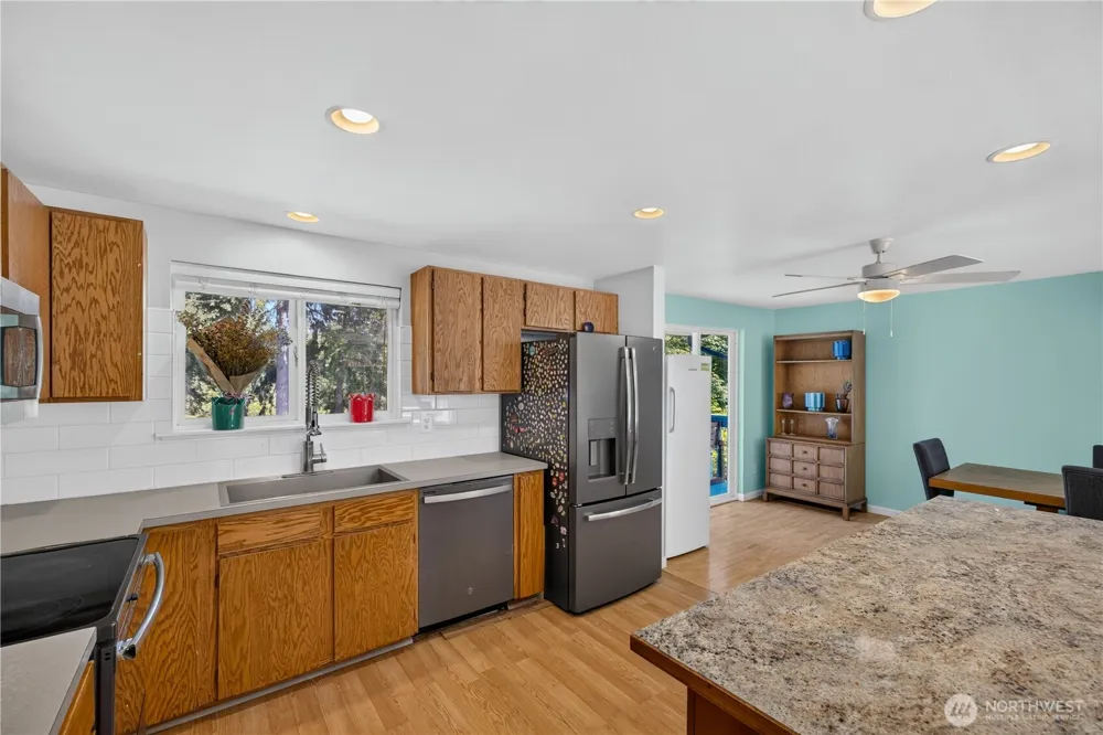 8103 Hawaii Lane Clinton, WA 98236