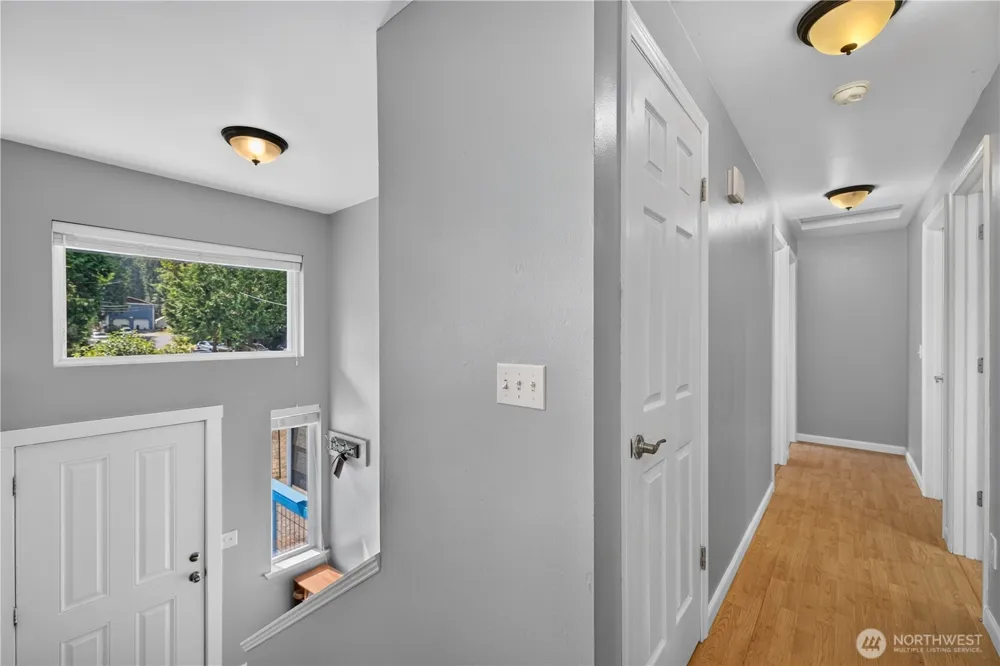 8103 Hawaii Lane Clinton, WA 98236