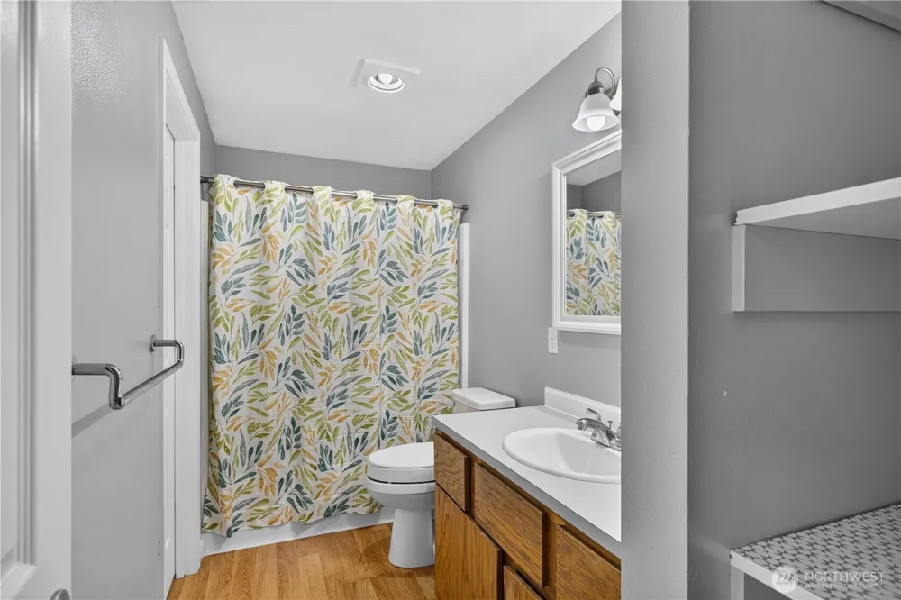 8103 Hawaii Lane Clinton, WA 98236