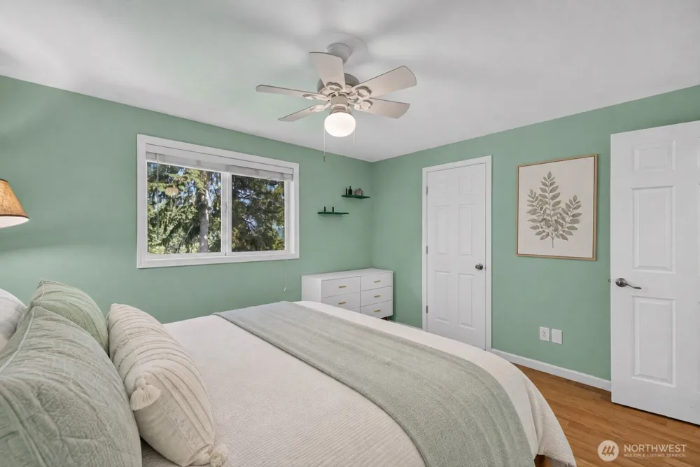 8103 Hawaii Lane Clinton, WA 98236