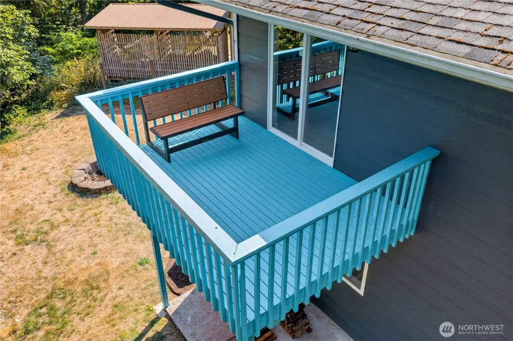 8103 Hawaii Lane Clinton, WA 98236